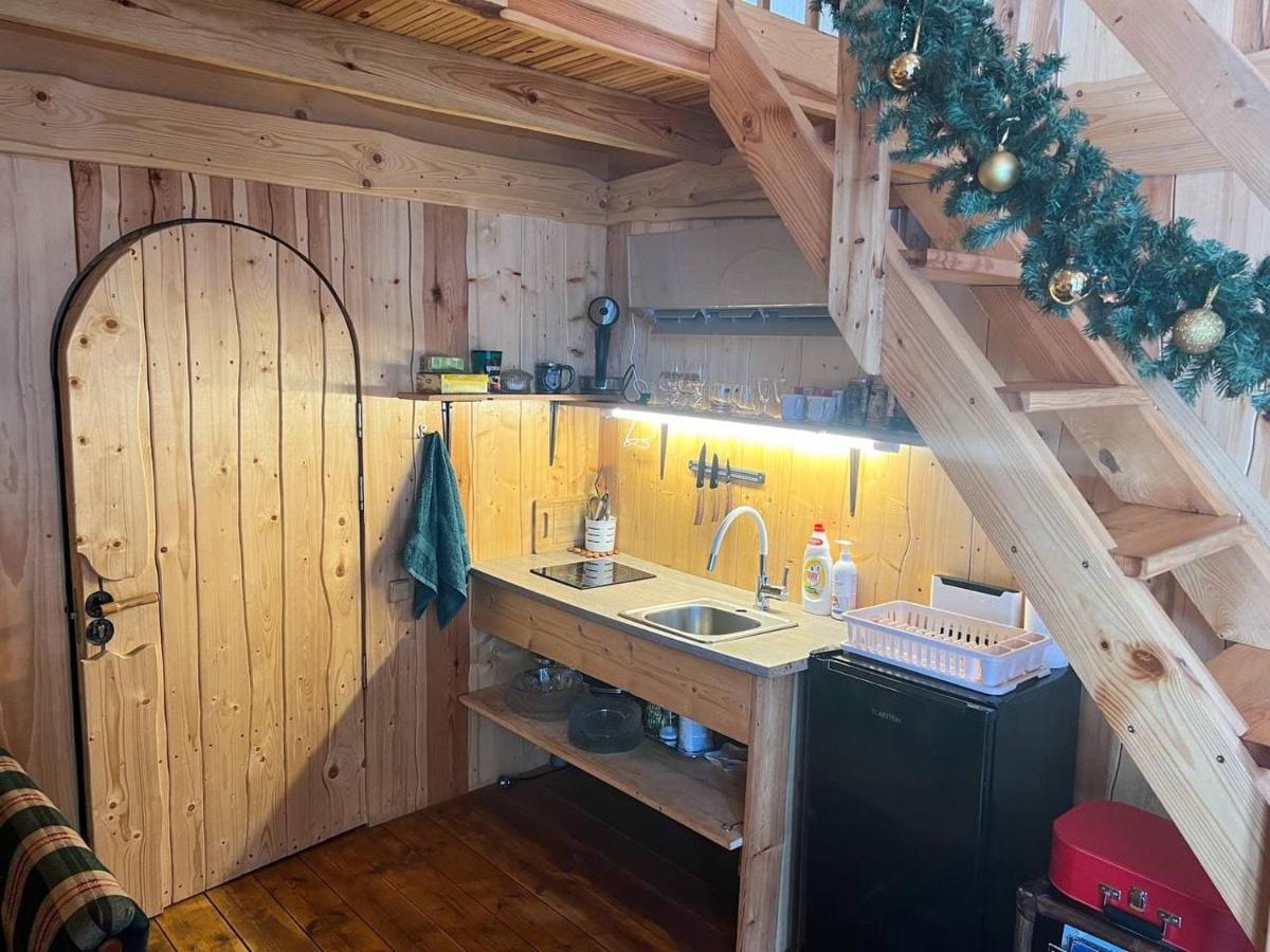 Dragon House In The Tree! Jacuzzi, Sauna ,Cinema,Heated Lici  Екстериор снимка